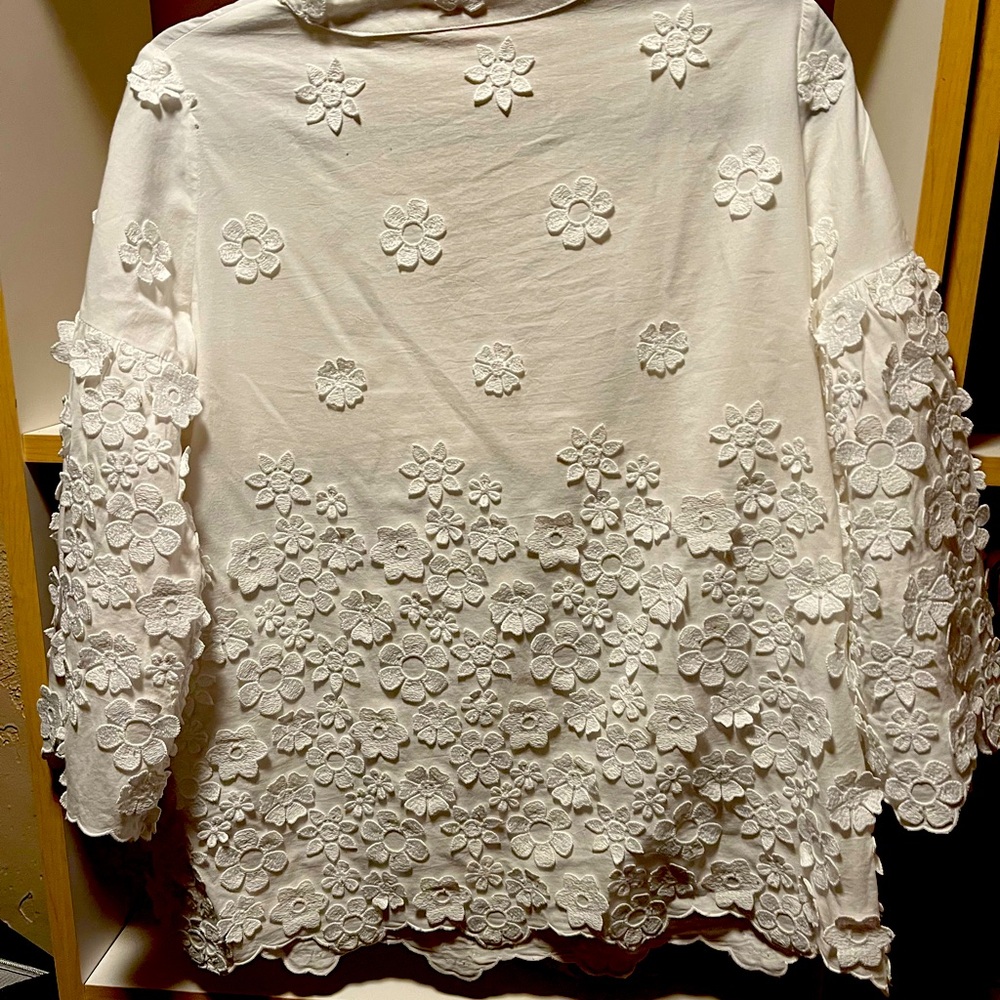 Cut out appliquéd flowers blouse. Bell sleeves